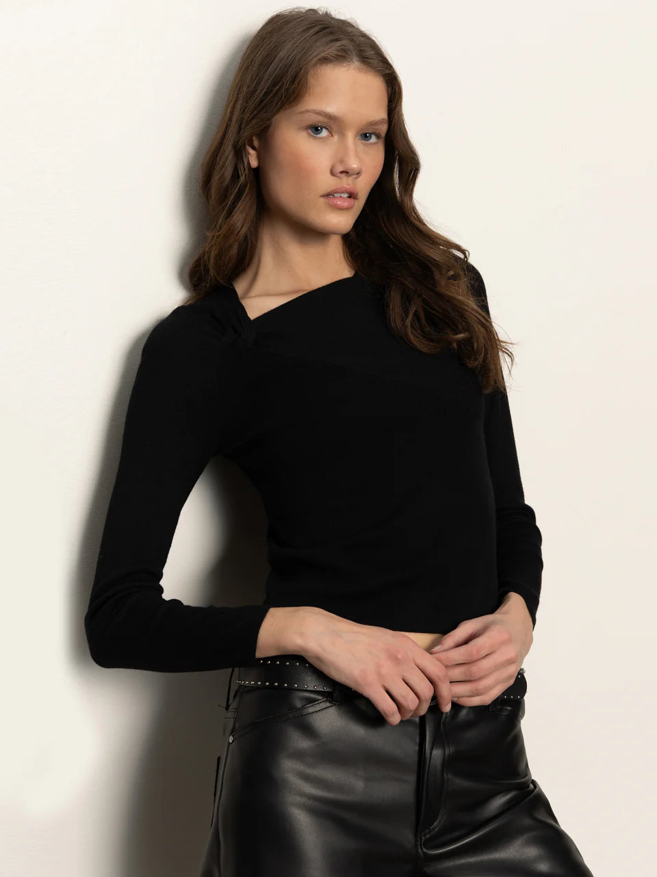 Long Sleeve Shoulder Twist Top - Black
