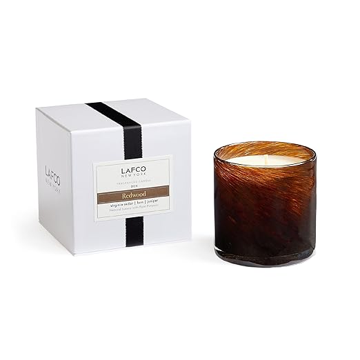 Signature Candle 15.5 oz - Redwood